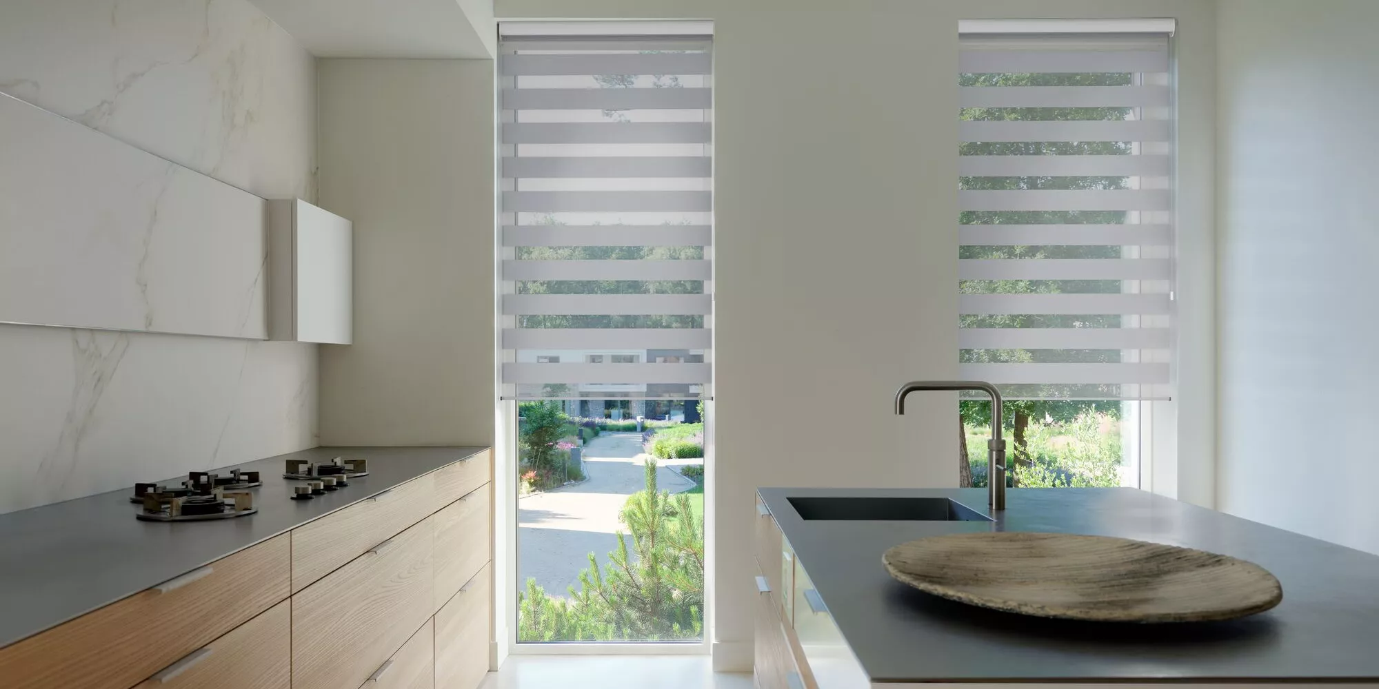 Large web MOTIONBLINDS DRF Skyros 1400 L