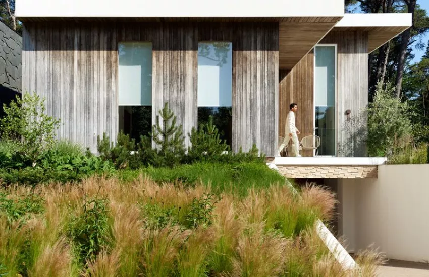 Large web MOTIONBLINDS smart home in